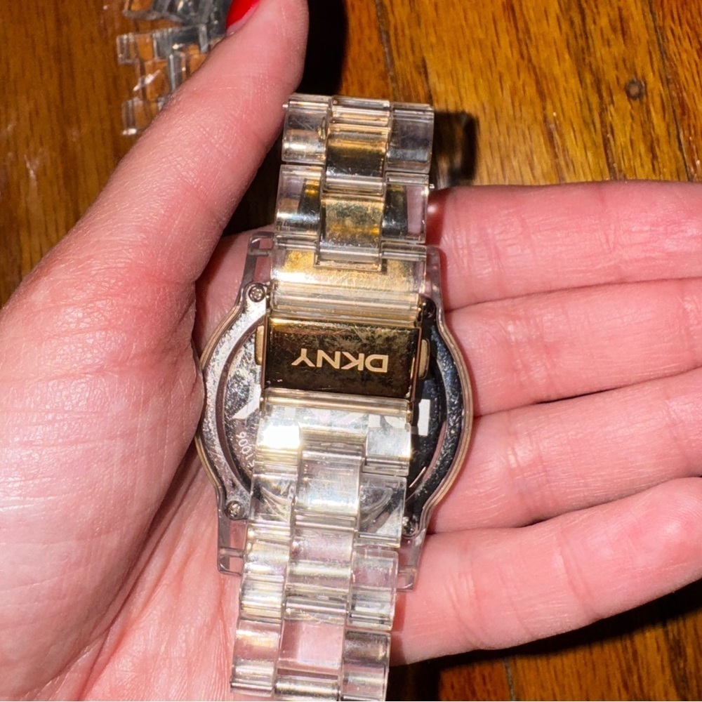 DKNY watch - Picture 3 of 5